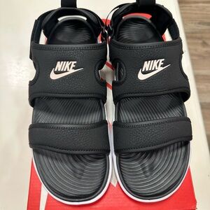 Nike Black Sporty Sandals with Cushioned Sole